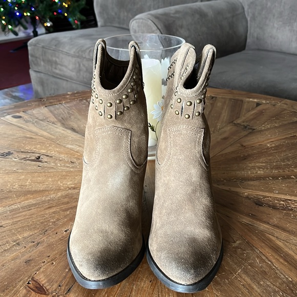 VERY VOLATILE SUEDE PULL ON BOOTIES/Size 10 - Picture 3 of 11